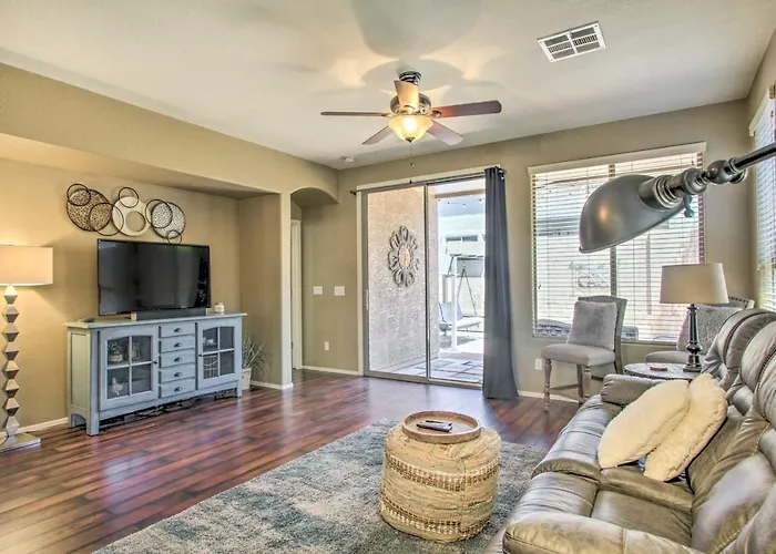Pool Access! Snowbird Retreat In North Phoenix Holiday home