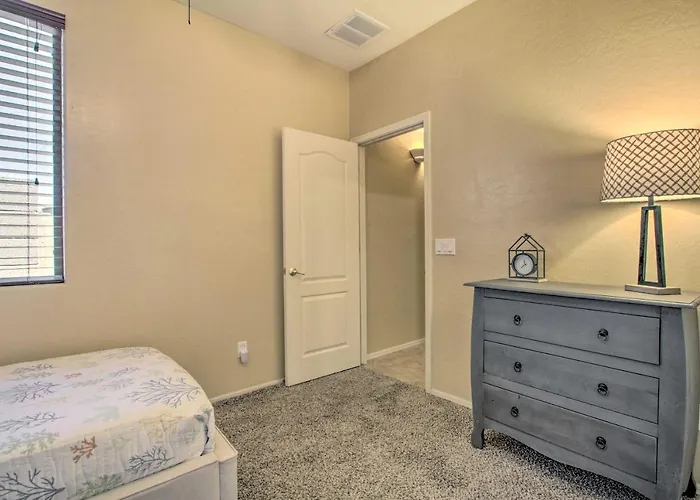 Pool Access! Snowbird Retreat In North Phoenix Holiday home